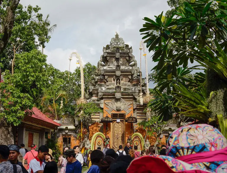 Many people visiting the Ubud Palace, Bali